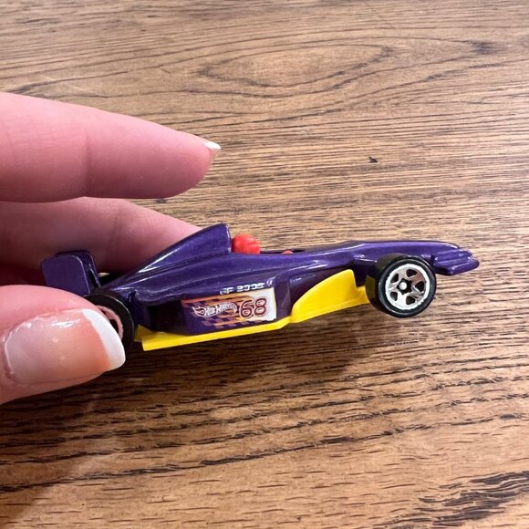 Vintage Hot Wheels 1998 CP 7705 Purple & Yellow Formula 1 Race Car Toy Collectib - Picture 4 of 5